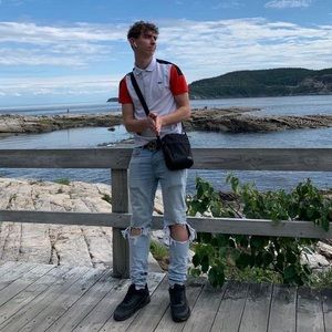 Meet your Posher, Maxime